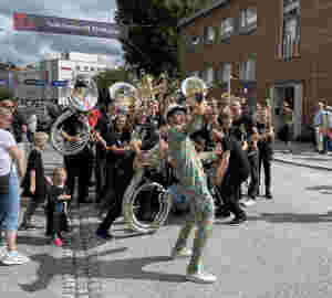Honnør til ung gateparade