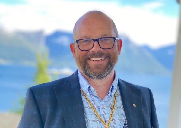 Fekk besøk av forsvarsforeninga