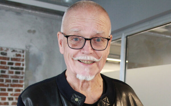 Kom over ukjent maleri av 75 årsjubilanten i gamle papir