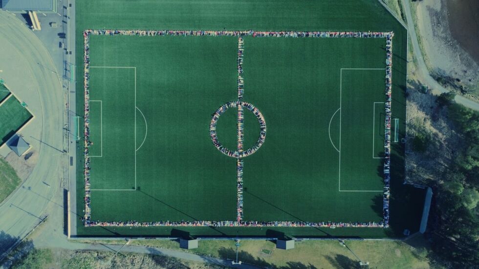 1000 fotballtrøyer på Langevåg stadion