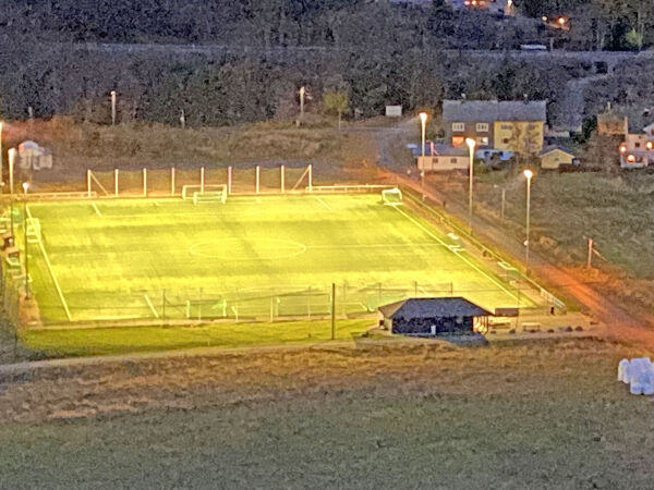 Lysande gLEDe på Mauseidvåg stadion