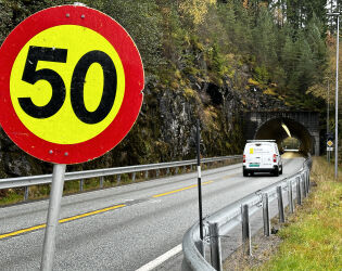 Er i gang med å reparere tunneltaket