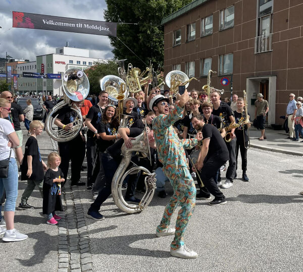 Honnør til ung gateparade