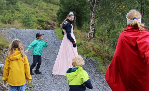 Eventyrleg vardeløp for barna