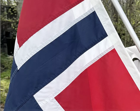 Oppfordrar alle til å flagge