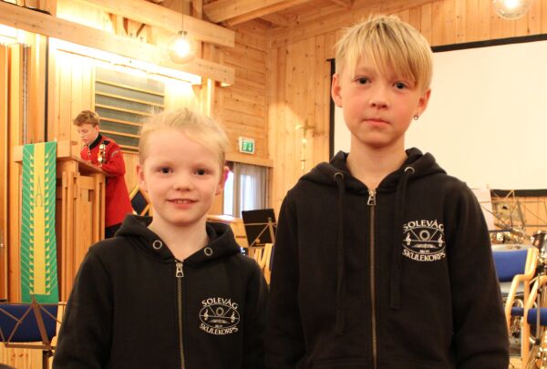 Haustkonsert med rock, reggie og piratar